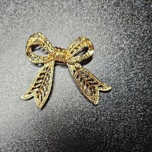 🟣Elegant Gold Bow Brooch🟣